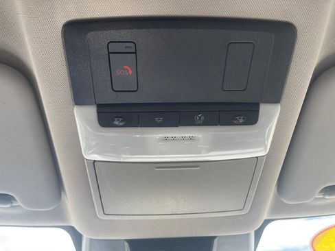 Used 2025 Nissan Rogue SV AWD/4WD image 19