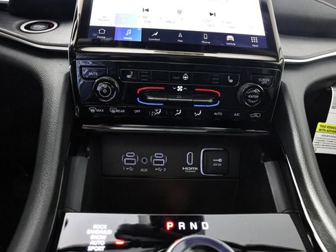 Used 2023 Jeep Grand Cherokee Limited image 7