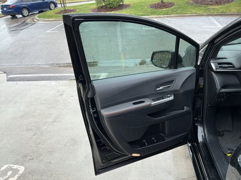 Used 2023 Toyota Sienna XSE FWD image 14