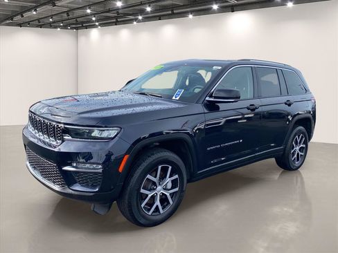 Used 2024 Jeep Grand Cherokee Limited w/ Luxury Tech Group II AWD/4WD image 3