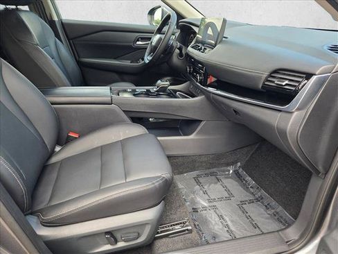 Used 2025 Nissan Rogue SL FWD image 19