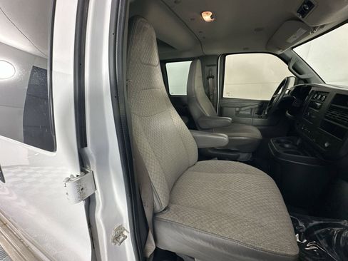 Used 2019 Chevrolet Express 3500 LT w/ LT Preferred Equipment Group RWD image 26