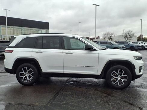 Used 2024 Jeep Grand Cherokee Limited image 8