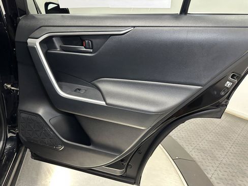 Used 2019 Toyota RAV4 LE w/ All Weather Liner Package AWD/4WD image 32