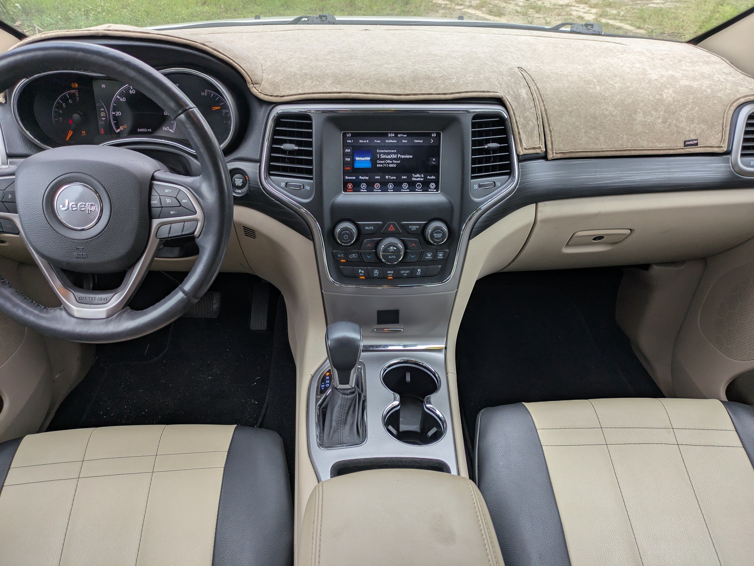 Used 2021 Jeep Grand Cherokee Laredo w/ Security & Convenience Group AWD/4WD image 14