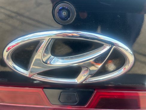 Used 2023 Hyundai Elantra Limited FWD image 28