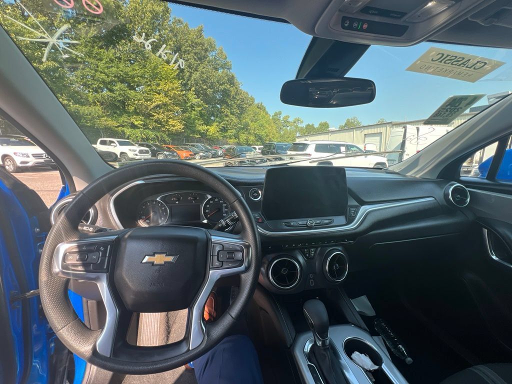 Used 2025 Chevrolet Blazer LT FWD image 10