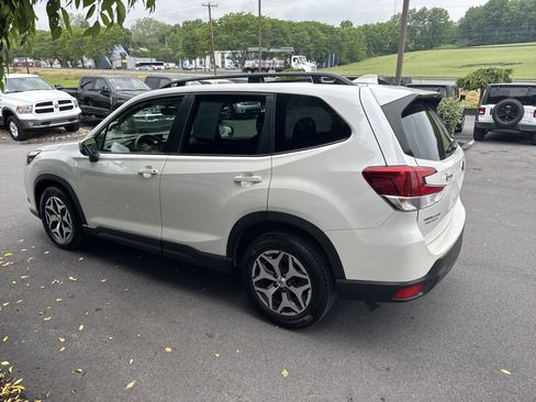 Used 2022 Subaru Forester Premium image 6