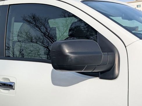 Used 2021 Nissan Titan SV w/ SV Convenience Package image 15