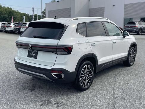 New 2026 Volkswagen Taos SE FWD image 7