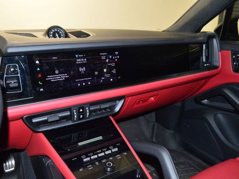 Certified 2026 Porsche Cayenne GTS AWD/4WD image 25