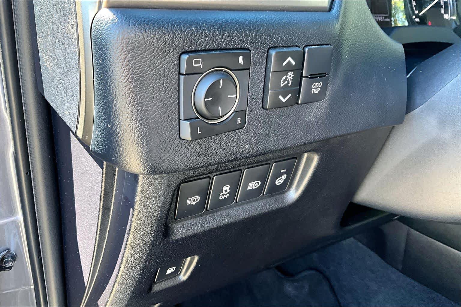 Used 2023 Lexus GX 460 Premium w/ Premium Package AWD/4WD image 32
