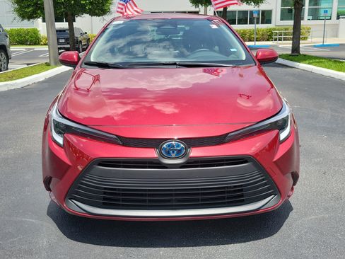 Used 2025 Toyota Corolla LE w/ Convenience Package FWD image 4
