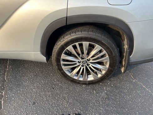 Used 2021 Toyota Highlander Platinum image 33