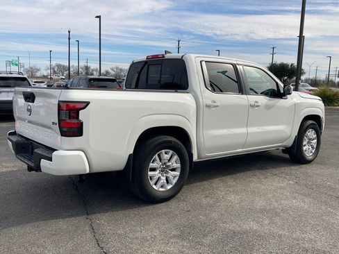 Used 2022 Nissan Frontier SV image 5