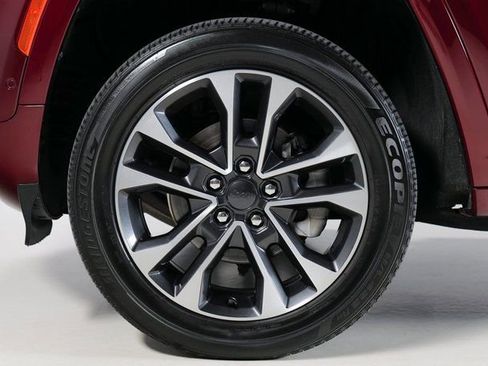 Used 2022 Jeep Grand Cherokee Overland w/ Luxury Tech Group IV image 34