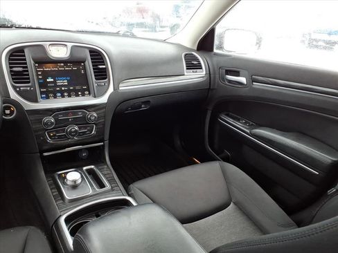 Certified 2018 Chrysler 300 Touring image 14