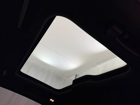 Used 2019 BMW 750i xDrive w/ M Sport Package image 45