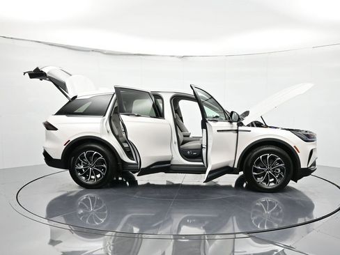 New 2026 Lincoln Nautilus Premier image 60