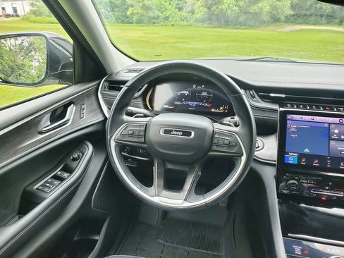 Used 2021 Jeep Grand Cherokee L Limited AWD/4WD image 14