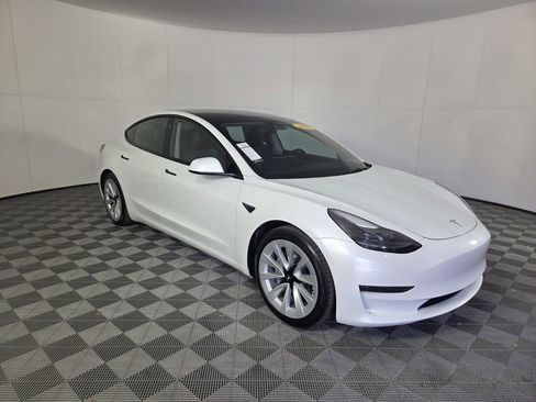 Used 2023 Tesla Model 3 Standard Range image 2