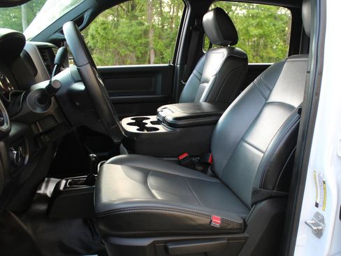 Used 2024 RAM 3500 Tradesman w/ Chrome Appearance Group image 22