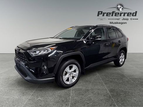 Used 2020 Toyota RAV4 XLE w/ All Weather Liner Package image 10