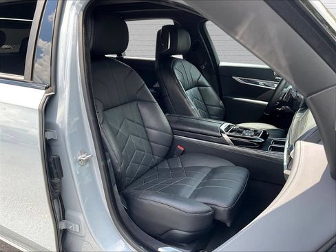 Used 2023 BMW 740i RWD image 25