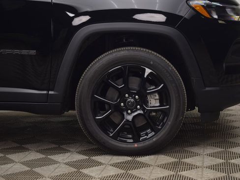 New 2026 Jeep Compass Latitude image 7