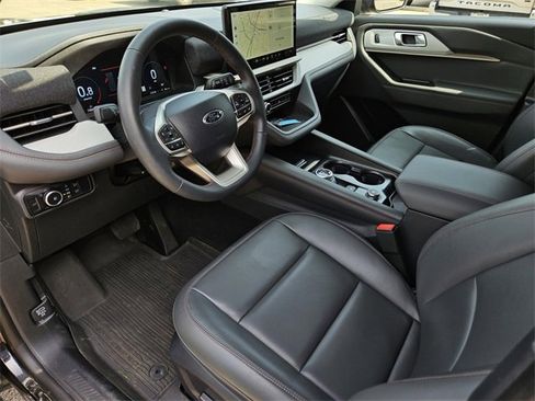 Used 2025 Ford Explorer Active w/ Active Comfort Package image 24