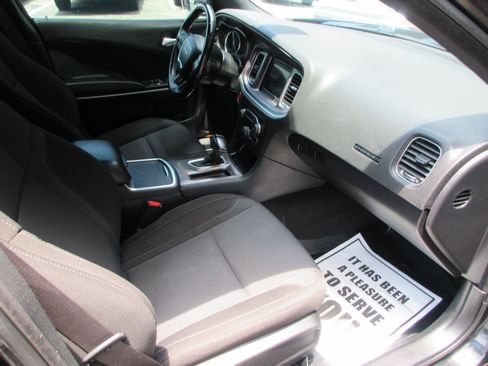 Used 2020 Dodge Charger SXT RWD image 16