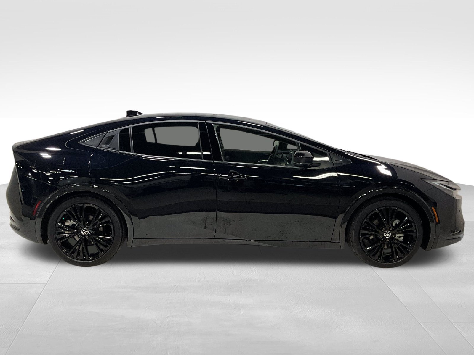 Used 2026 Toyota Prius Plug-In Hybrid FWD image 4