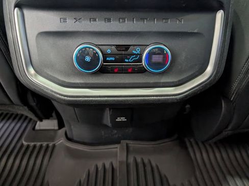 Used 2025 Ford Expedition Platinum w/ Driver's Package AWD/4WD image 12