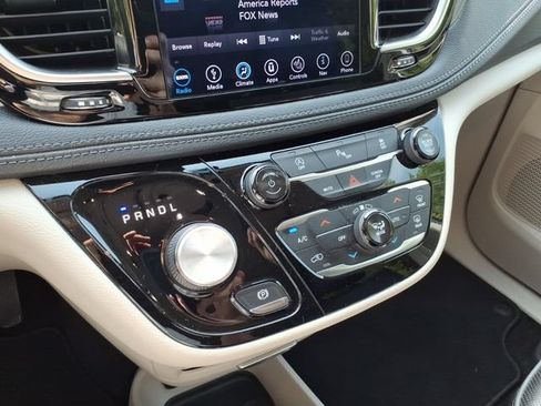 Used 2019 Chrysler Pacifica Limited FWD image 24