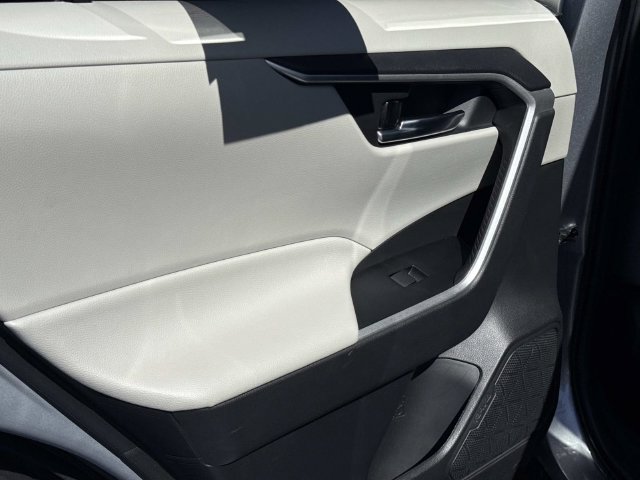Used 2021 Toyota RAV4 XLE FWD image 12