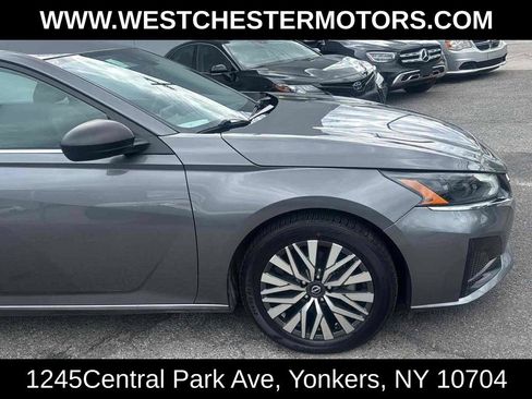 Used 2024 Nissan Altima 2.5 SV FWD image 10