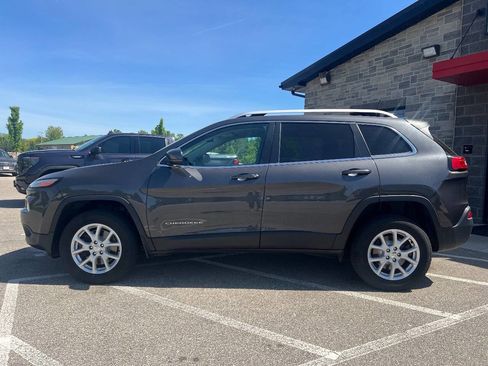 Used 2017 Jeep Cherokee Latitude w/ Comfort/Convenience Group AWD/4WD image 6