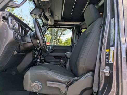 Used 2021 Jeep Wrangler Unlimited Sahara AWD/4WD image 2