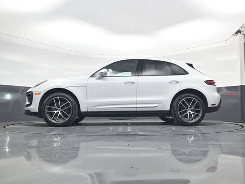 Used 2025 Porsche Macan AWD/4WD image 24
