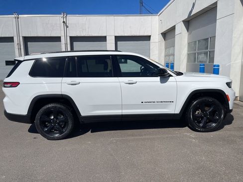 Used 2023 Jeep Grand Cherokee L Laredo image 8