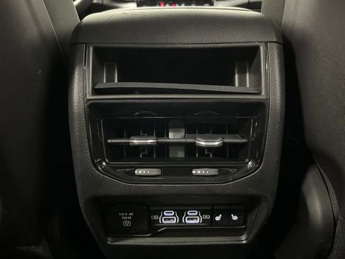 Used 2023 Jeep Grand Cherokee Limited w/ Luxury Tech Group II image 32