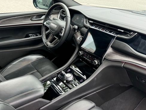 Used 2022 Jeep Grand Cherokee Overland w/ Advanced Protech Group III image 3