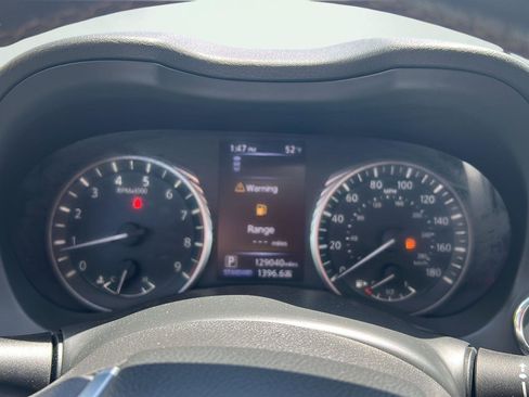 Used 2019 INFINITI Q50 Luxe w/ Cargo Package (L96) RWD image 10