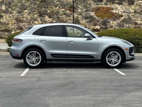 Used 2025 Porsche Macan image 9