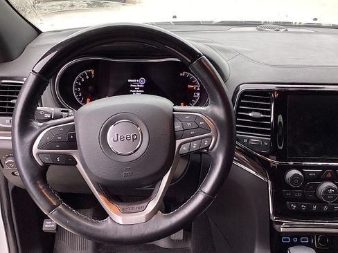 Used 2020 Jeep Grand Cherokee Overland AWD/4WD image 9