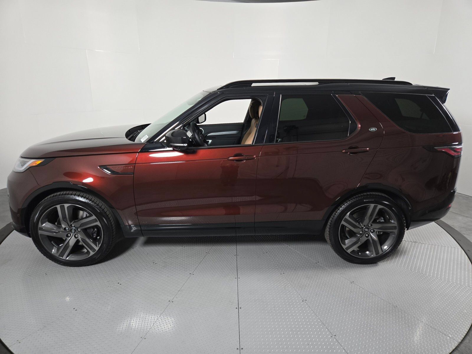 New 2026 Land Rover Discovery Limited Edition AWD/4WD image 35