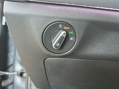 Used 2025 Volkswagen Jetta SEL image 28