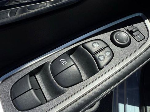 New 2025 Nissan Versa SR w/ Trunk Package image 20