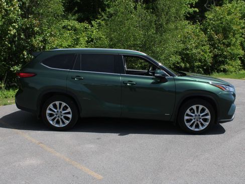 Used 2023 Toyota Highlander Limited AWD/4WD image 4