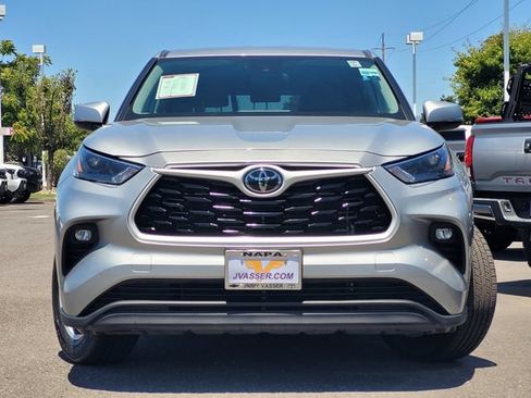 Certified 2024 Toyota Highlander LE AWD/4WD image 3